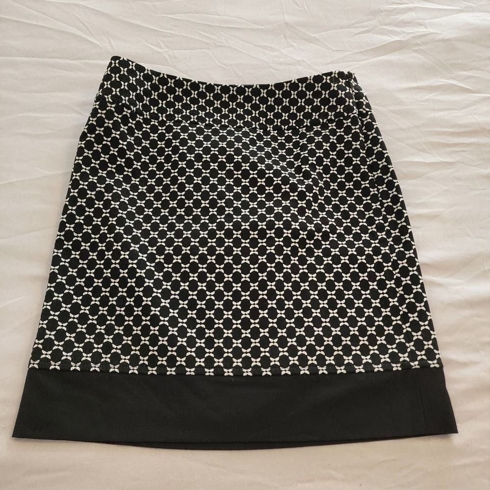 Ann Taylor Petites Black White Geometric Print Skirt Contrast Hem 4P 8444A